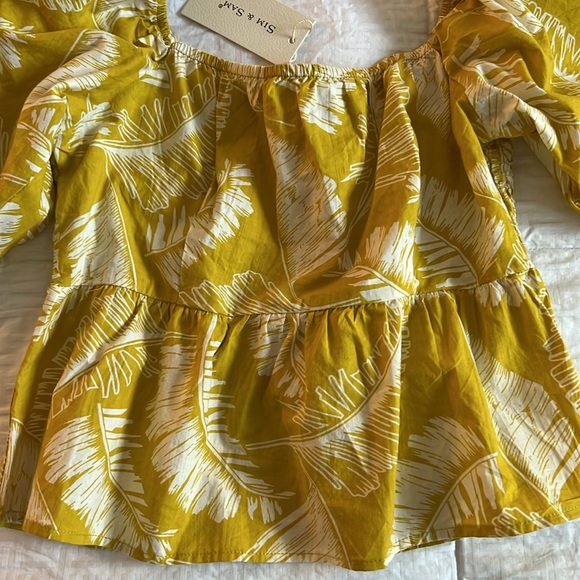 Sim & Sam Women’s Floral Top - Size Medium - NWT - Picture 3 of 5